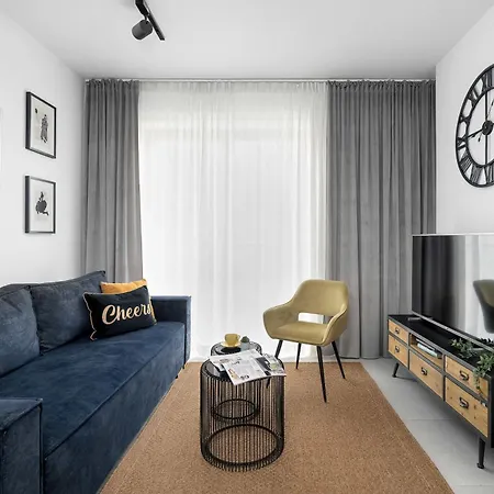 Апартаменти Elegancki Z Parkingiem By Renters *