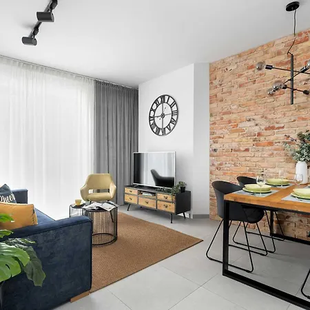 Апартаменти Elegancki Z Parkingiem By Renters