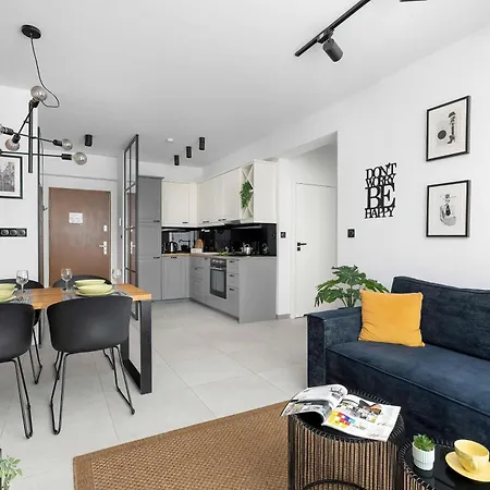 Апартаменти Elegancki Z Parkingiem By Renters *