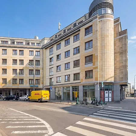 Апартаменти Elegancki Z Parkingiem By Renters Познань